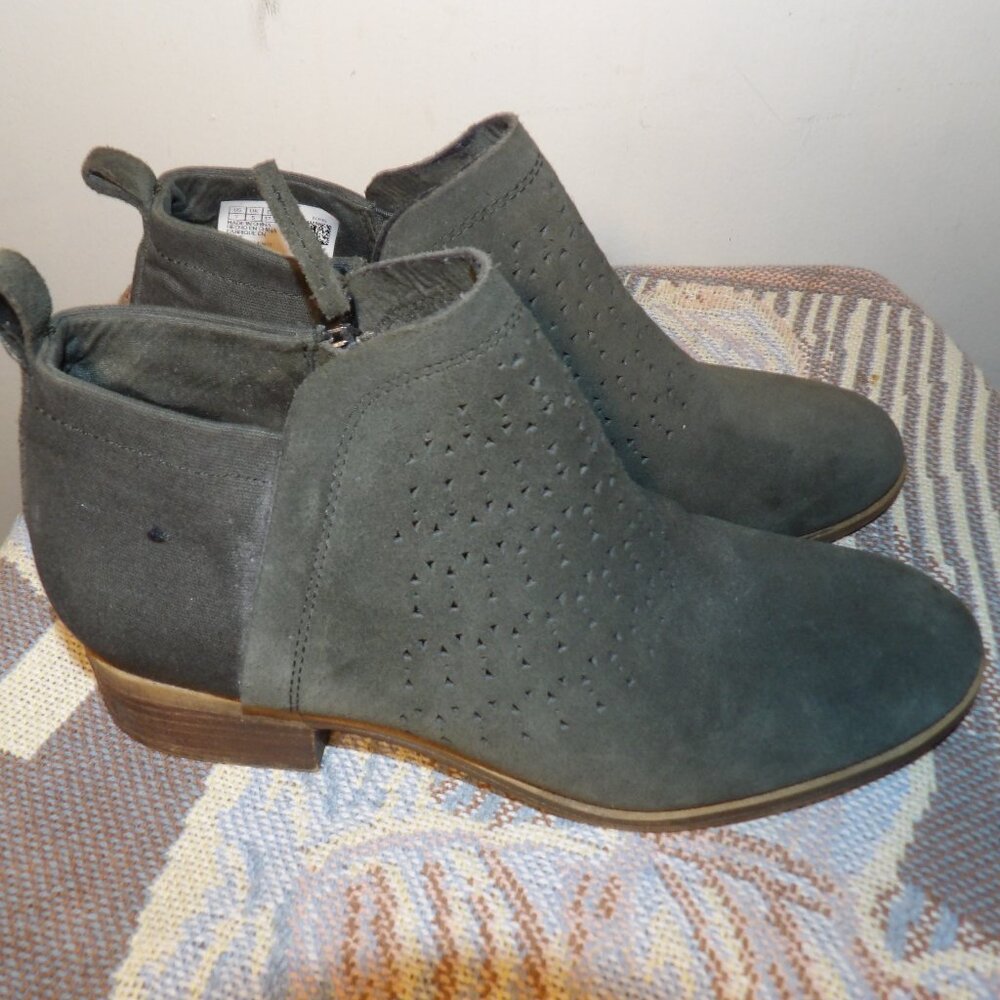Toms Perforated Leather Ankle Bootie Sz 7W